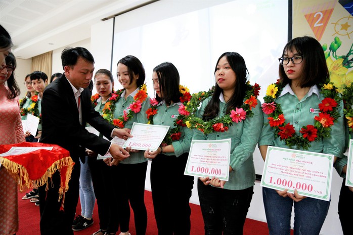 Đại học Đông Á: Trao tặng 233 vé xe Tết cho  sinh viên khó khăn - Ảnh 3.