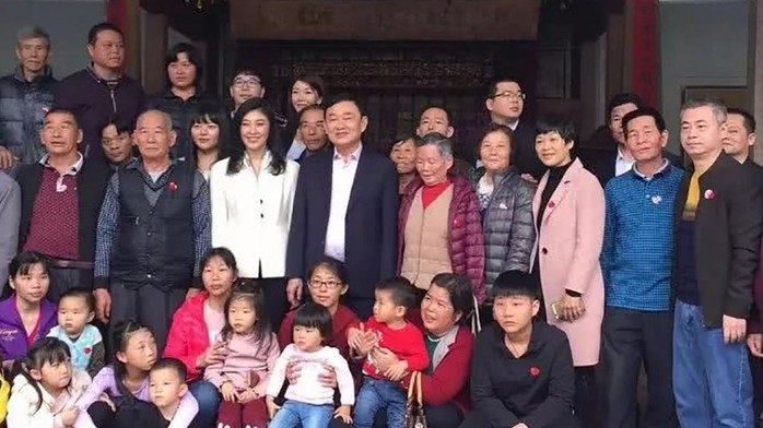 Ông Thaksin và bà Yingluck về thăm tổ tiên ở Trung Quốc - Ảnh 1.