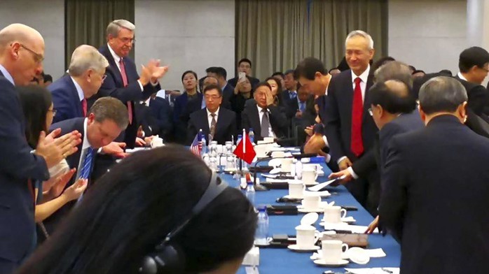 Vị khách bất ngờ xuất hiện trong đàm phán thương mại Mỹ-Trung - Ảnh 1.