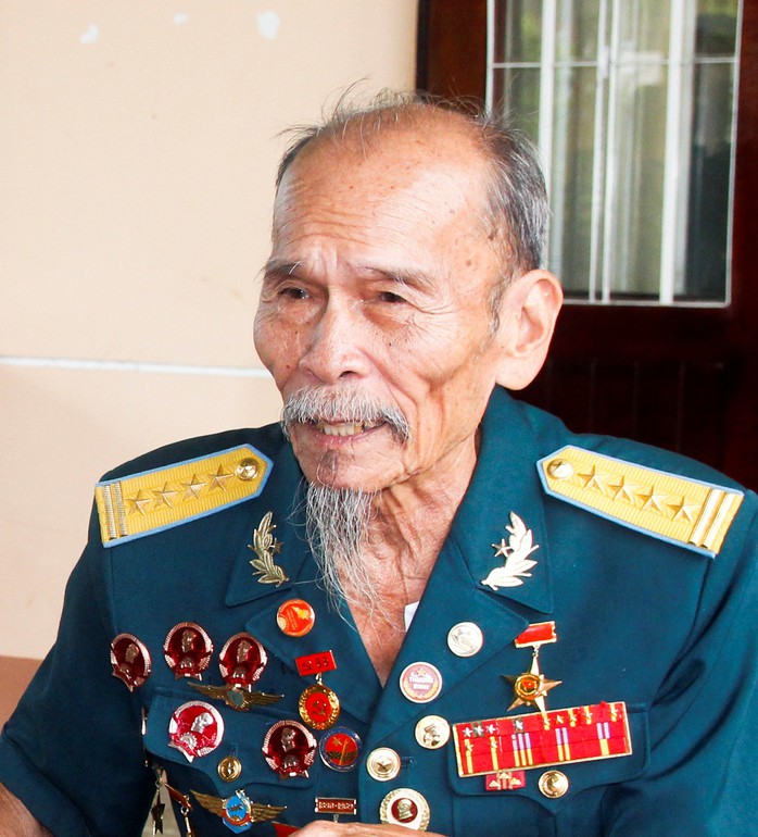 Tác phẩm đặc biệt về chân dung Anh hùng phi công - Đại tá Nguyễn Văn Bảy - Ảnh 2.