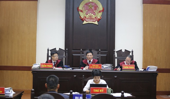 Người đại diện bị ốm, Công ty Tuần Châu xin hoãn tòa xử vụ kiện đạo diễn Việt Tú - Ảnh 1.