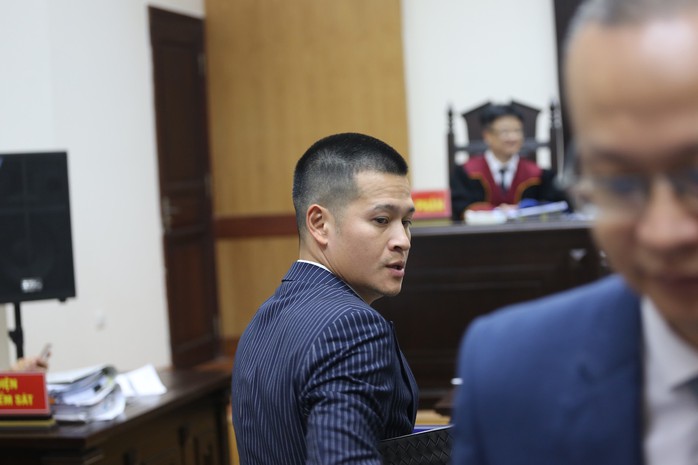 Người đại diện bị ốm, Công ty Tuần Châu xin hoãn tòa xử vụ kiện đạo diễn Việt Tú - Ảnh 2.