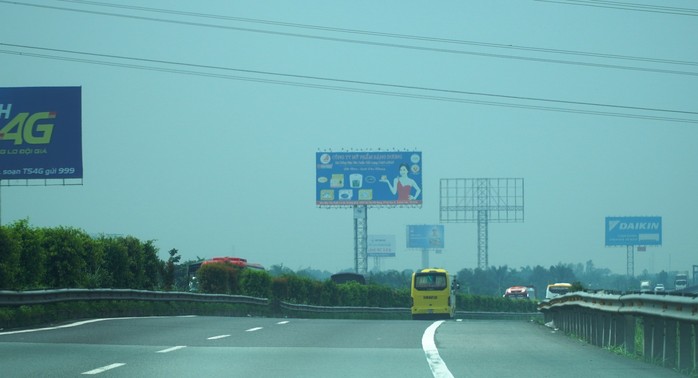Bầu trời miền Tây đi qua cao tốc TP HCM - Trung Lương trắng đục - Ảnh 5.
