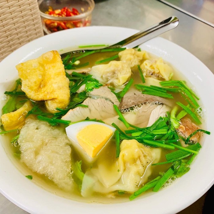 5 địa chỉ ăn mì vằn thắn ngon cho ngày se lạnh ở Hà Nội - Ảnh 2. 5 địa chỉ ăn mì vằn thắn ngon cho ngày se lạnh ở Hà Nội - Ảnh 2.