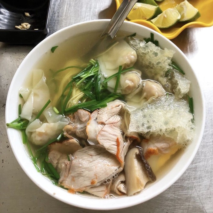 5 địa chỉ ăn mì vằn thắn ngon cho ngày se lạnh ở Hà Nội - Ảnh 4.
