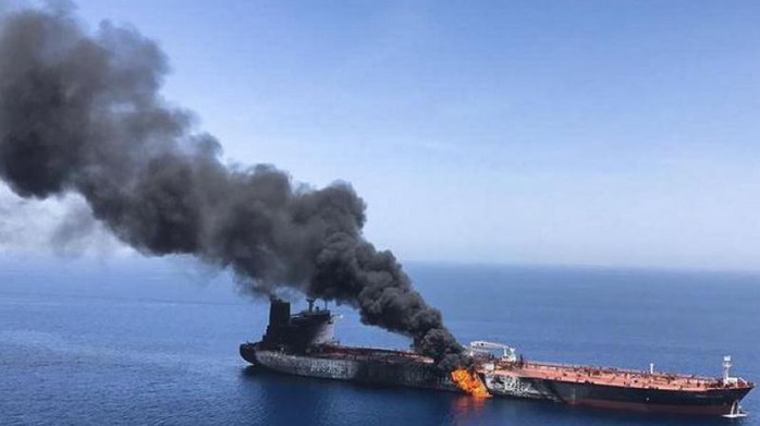 Tàu dầu Iran nghi bị tấn công khủng bố gần cảng Ả Rập Saudi - Ảnh 1.