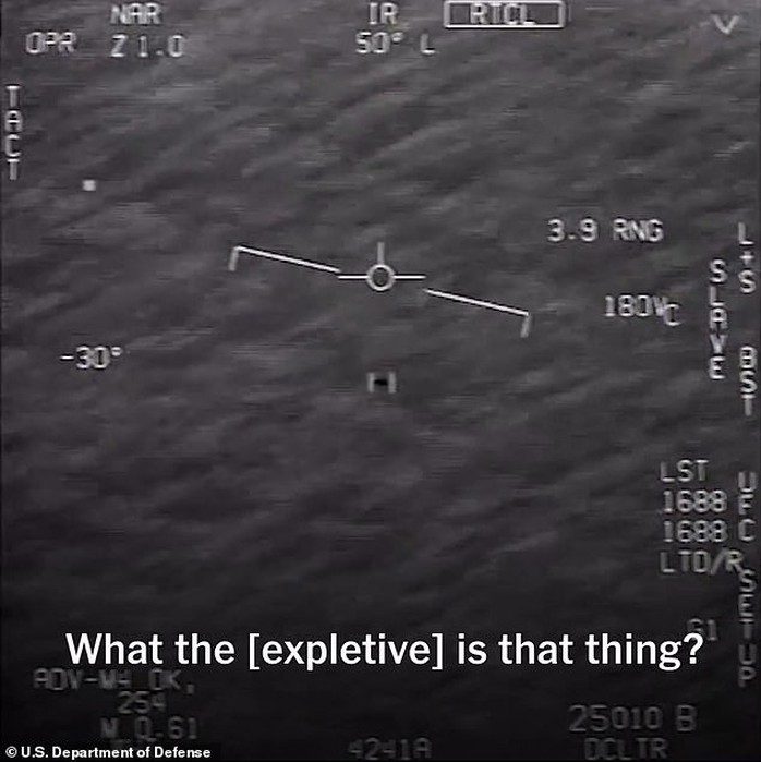 Cựu phi công Hải quân Mỹ tiết lộ về UFO trồi lên từ dưới biển - Ảnh 3.