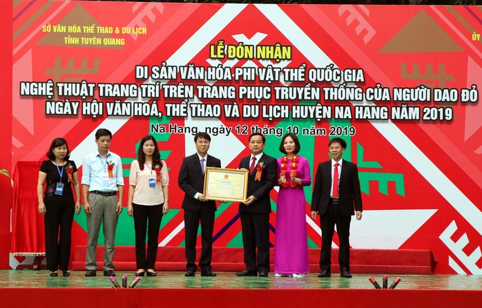 Bí quyết đưa thuật trang trí trên trang phục truyền thống của người Dao đỏ thành di sản quốc gia - Ảnh 1.