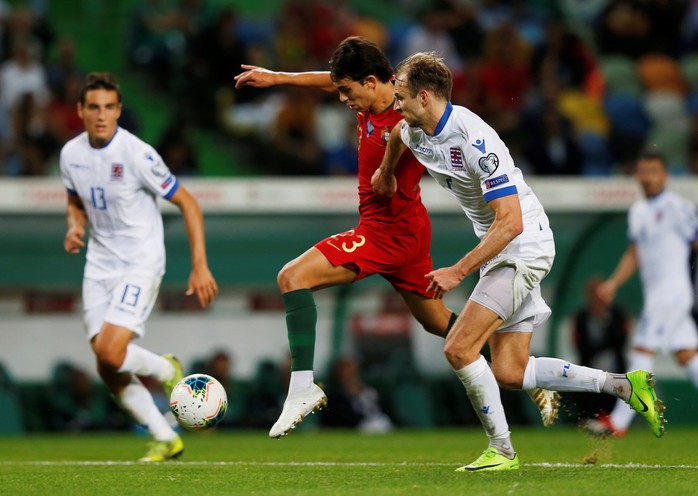 Ronaldo ghi bàn thứ 699, Bồ Đào Nha chờ chung kết sớm bảng B - Ảnh 7.