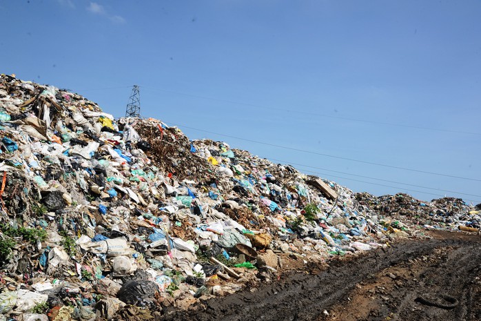 Ứ đọng hơn 270.000 tấn rác, Hội An muốn thu phí môi trường du khách - Ảnh 6.