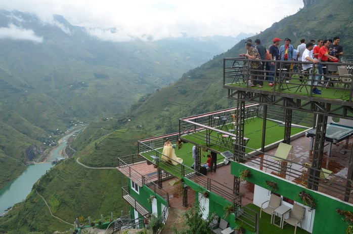 Nhà hàng, nhà nghỉ Panorama trên đèo Mã Pí Lèng bị đình chỉ kinh doanh - Ảnh 1.