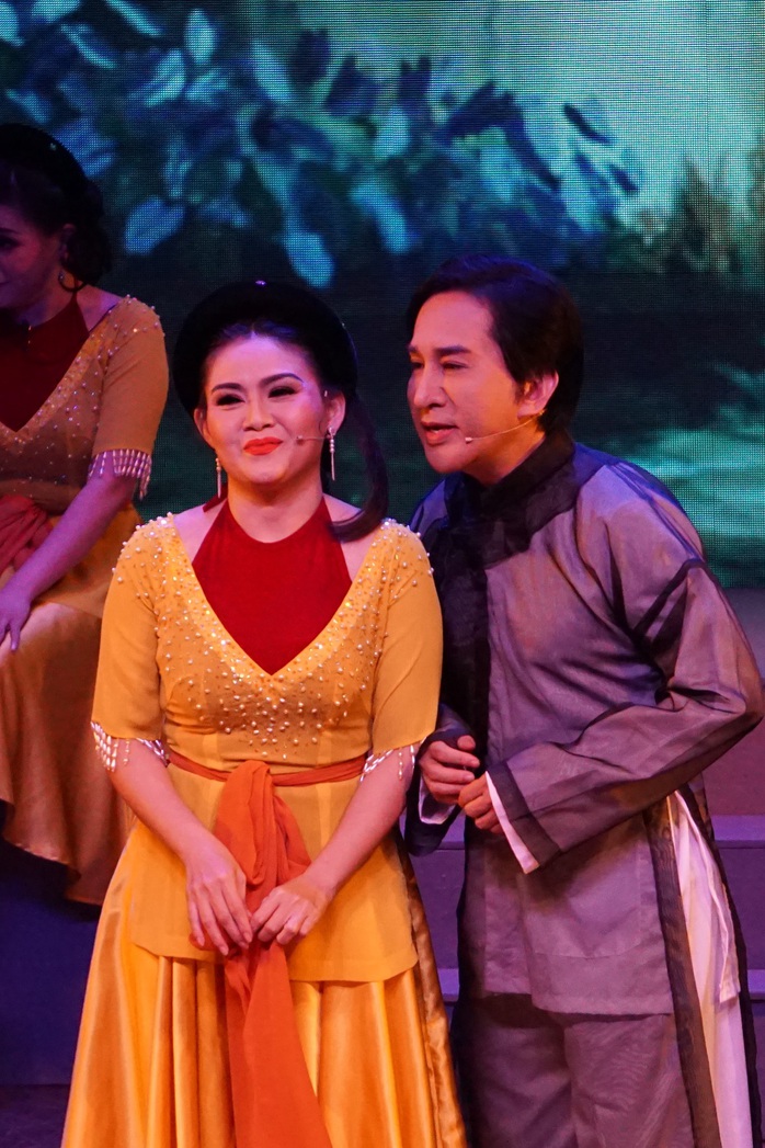 Khán giả Hà Nội xem live show của Kim Tử Long đến nửa đêm - Ảnh 11.