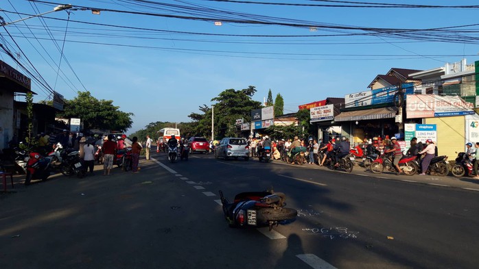 Tai nạn trên đường Hồ Chí Minh, 2 người thương vong - Ảnh 1.