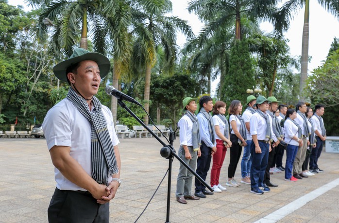 Chương trình Một triệu lá cờ Tổ quốc đến với đồng bào biên giới phía Bắc - Ảnh 2.