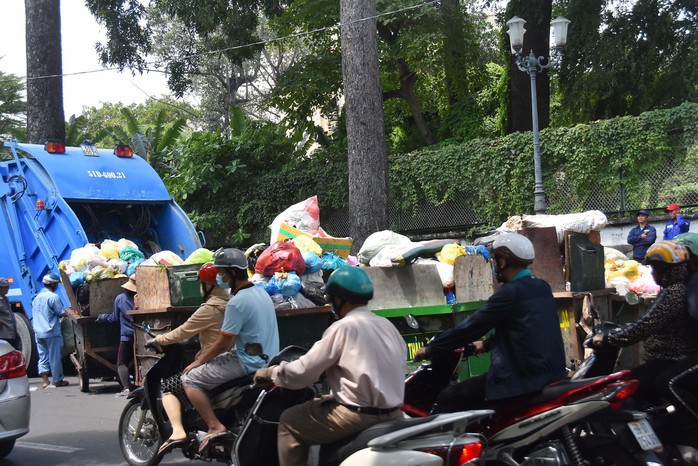 ÁM ẢNH CÁC ĐIỂM TẬP KẾT RÁC: Vừa làm vừa loay hoay điều chỉnh - Ảnh 1.