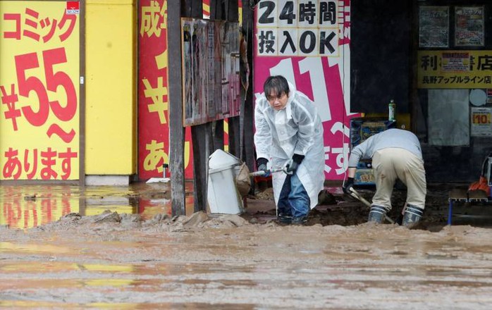 Nhật Bản: Siêu bão Hagibis đẩy nước của 200 con sông tràn bờ - Ảnh 1.