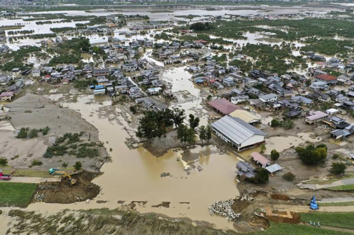 Nhật Bản: Siêu bão Hagibis đẩy nước của 200 con sông tràn bờ - Ảnh 3.