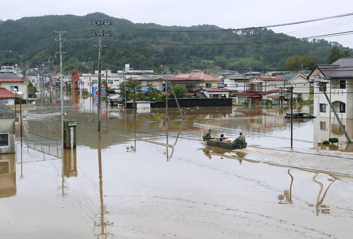 Nhật Bản: Siêu bão Hagibis đẩy nước của 200 con sông tràn bờ - Ảnh 4.