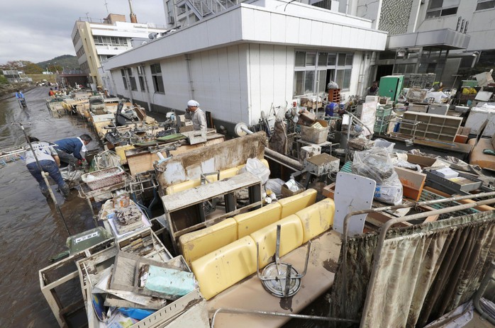 Nhật Bản: Siêu bão Hagibis đẩy nước của 200 con sông tràn bờ - Ảnh 5.