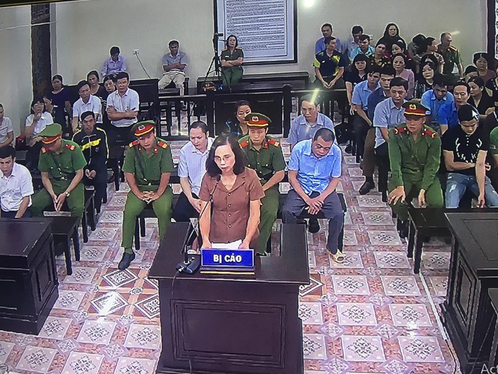 Xử gian lận điểm thi: Công bố tin nhắn 3 lần vợ Chủ tịch tỉnh Hà Giang nhờ vả - Ảnh 1.