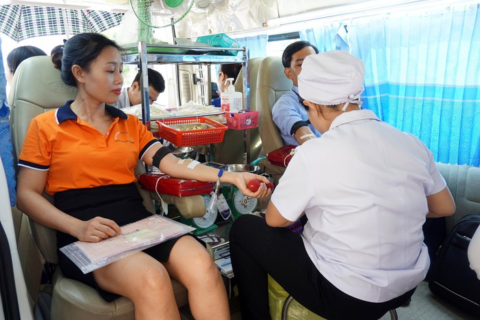 CNVC-LĐ quận 2, TP HCM tham gia hiến máu tình nguyện  - Ảnh 1.
