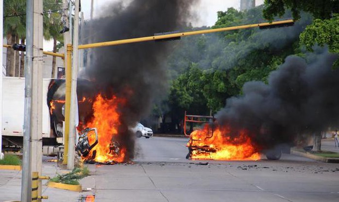 Mexico: Đấu súng kinh hoàng, bắt được con trai trùm ma túy vẫn phải thả - Ảnh 2.