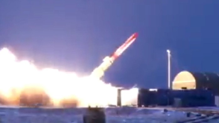 Tên lửa hạt nhân “bất khả chiến bại” của Nga gây nguy hiểm trong nhiều tháng - Ảnh 2.