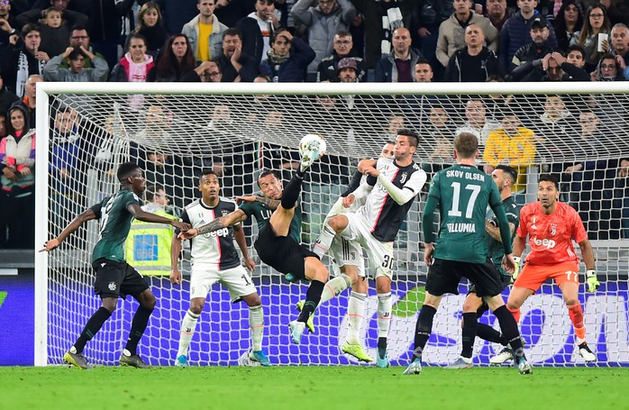 Juventus tặng quà độc, Ronaldo bùng nổ với bàn thắng 701 - Ảnh 8.
