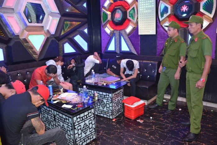 Lại phát hiện 68 thanh niên phê ma túy trong quán karaoke ở Quảng Nam - Ảnh 1.
