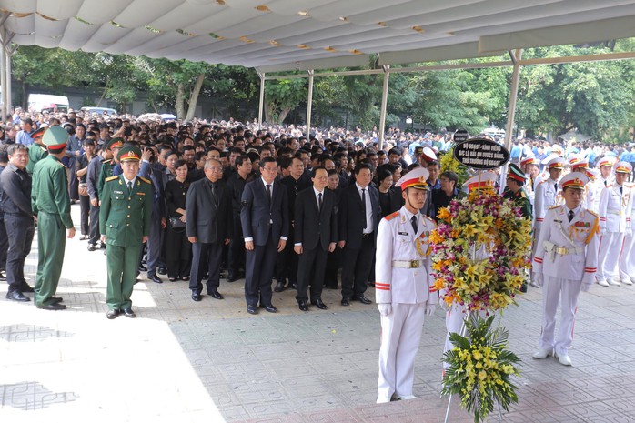 Hàng ngàn người tiễn biệt cố Thứ trưởng Lê Hải An - Ảnh 9.