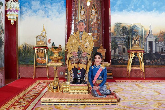 Hoàng quý phi Thái Lan bị tước mọi chức vị vì “bất trung” - Ảnh 1.
