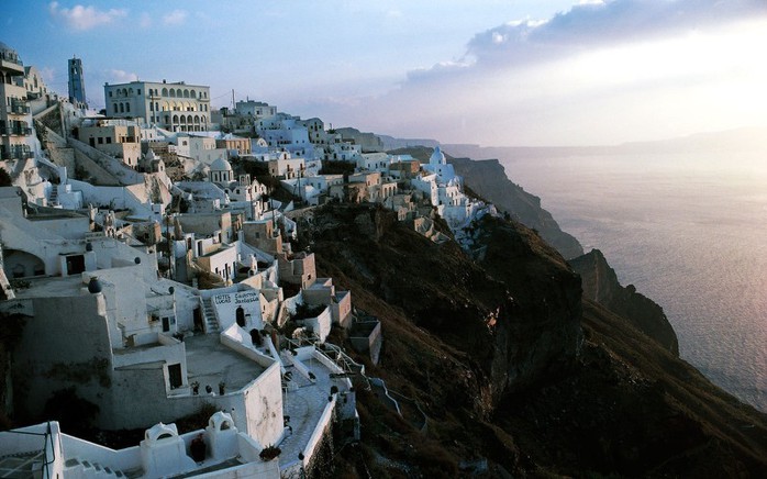 Ngắm những ngôi nhà tường trắng mái xanh ở Santorini - Ảnh 14. Ngắm những ngôi nhà tường trắng mái xanh ở Santorini - Ảnh 14.