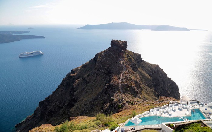 Ngắm những ngôi nhà tường trắng mái xanh ở Santorini - Ảnh 18. Ngắm những ngôi nhà tường trắng mái xanh ở Santorini - Ảnh 18.