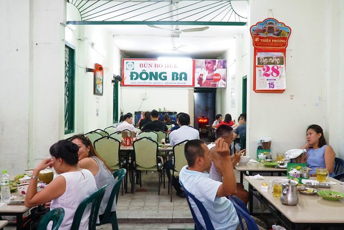 Báo nước ngoài gợi ý 10 quán bún bò Huế ngon ở TP HCM - Ảnh 4. Báo nước ngoài gợi ý 10 quán bún bò Huế ngon ở TP HCM - Ảnh 4.