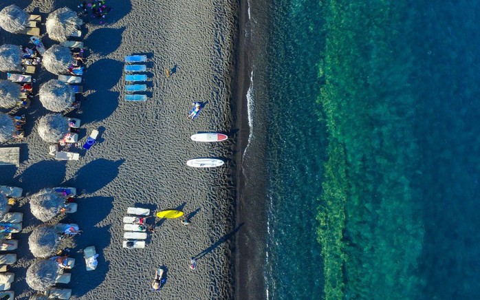 Ngắm những ngôi nhà tường trắng mái xanh ở Santorini - Ảnh 4. Ngắm những ngôi nhà tường trắng mái xanh ở Santorini - Ảnh 4.