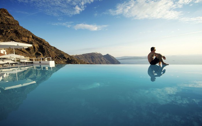 Ngắm những ngôi nhà tường trắng mái xanh ở Santorini - Ảnh 5. Ngắm những ngôi nhà tường trắng mái xanh ở Santorini - Ảnh 5.