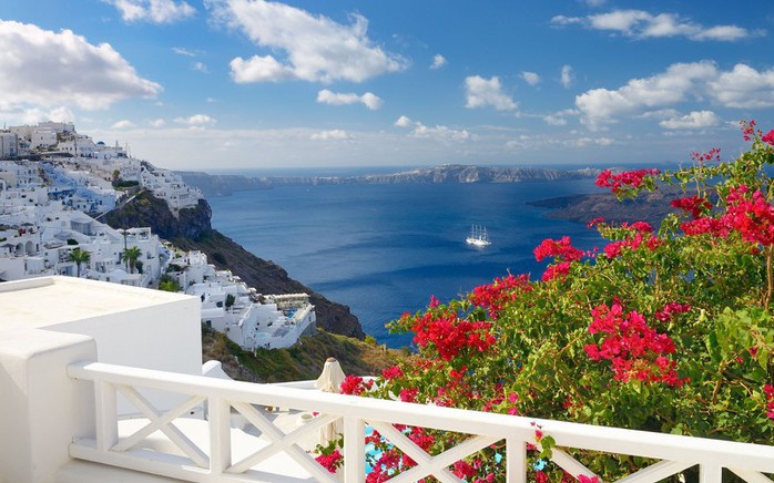 Ngắm những ngôi nhà tường trắng mái xanh ở Santorini - Ảnh 7. Ngắm những ngôi nhà tường trắng mái xanh ở Santorini - Ảnh 7.