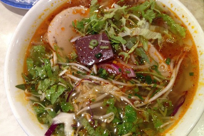 Báo nước ngoài gợi ý 10 quán bún bò Huế ngon ở TP HCM - Ảnh 9. Báo nước ngoài gợi ý 10 quán bún bò Huế ngon ở TP HCM - Ảnh 9.