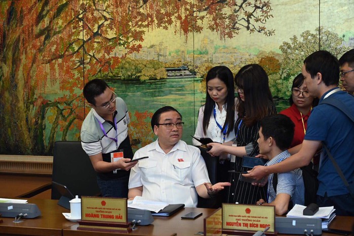 Bí thư Hà Nội Hoàng Trung Hải: Thành phố phản ứng hơi chậm một số vụ việc vừa qua - Ảnh 1.