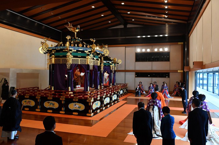 [VIDEO] Toàn cảnh Nhật hoàng Naruhito lên ngôi trong cơn mưa trút nước - Ảnh 4.