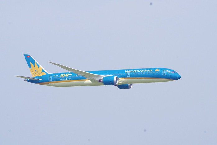 Phó Thủ tướng ngồi thử siêu máy bay, chiếc máy bay thứ 100 của Vietnam Airlines - Ảnh 11.
