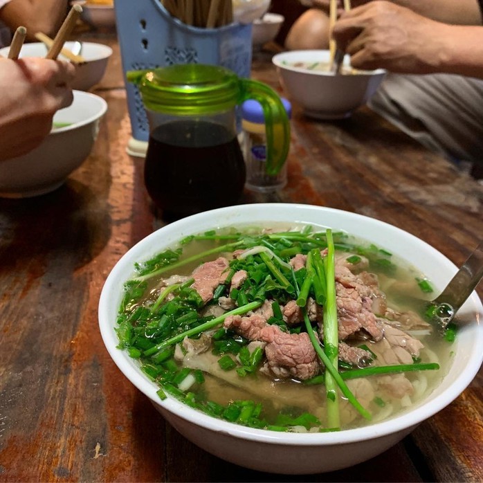 Đi tìm 5 quán phở đông khách bậc nhất ở Hà Nội - Ảnh 1.