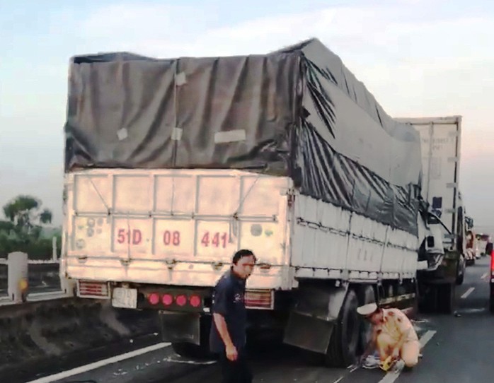 Tai nạn nghiêm trọng trên cao tốc TP HCM - Trung Lương, đoạn qua Bến Lức - Ảnh 1.