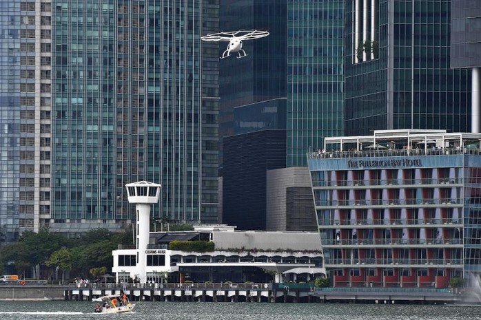 Taxi bay 18 cánh quạt cất cánh ở Singapore - Ảnh 2.