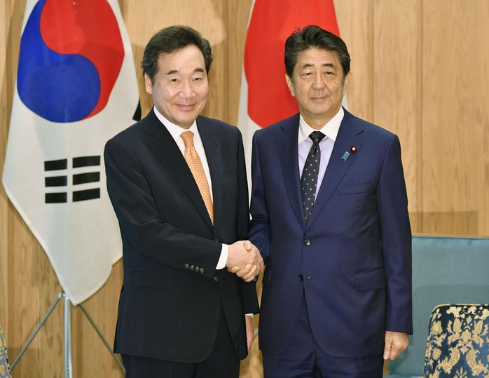 Nhật - Hàn nỗ lực hàn gắn quan hệ - Ảnh 1.