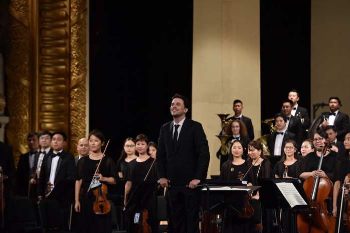 Danh cầm Jean-Yves Thibaudet thăng hoa cùng Dàn nhạc Giao hưởng Mặt Trời - Ảnh 3. Danh cầm Jean-Yves Thibaudet thăng hoa cùng Dàn nhạc Giao hưởng Mặt Trời - Ảnh 3.