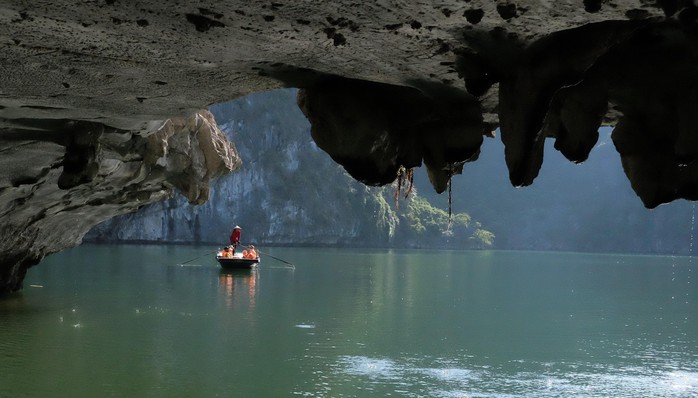 Tăng phí tham quan vịnh Hạ Long: Nguy cơ giảm cạnh tranh của điểm đến - Ảnh 1.