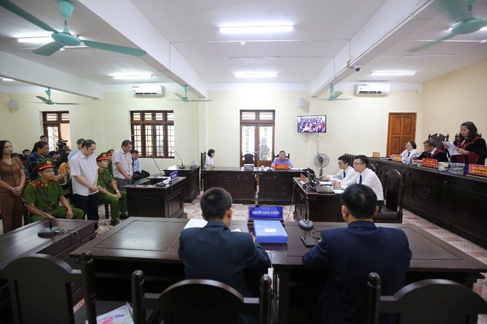 Gian lận thi cử ở Hà Giang: Tòa kiến nghị Bộ Công an điều tra có hay không việc đưa và nhận hối lộ - Ảnh 13.