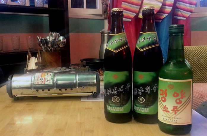 Quán rượu đầu tiên mang chủ đề Triều Tiên giữa lòng Seoul - Ảnh 1.