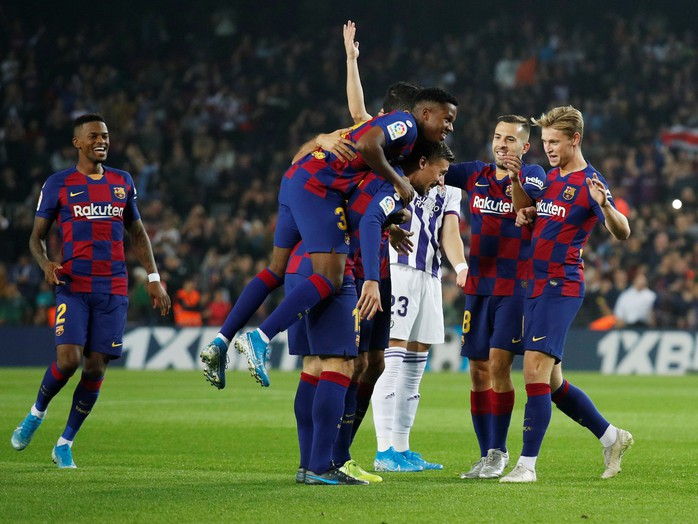 Messi loại đội bóng của Ronaldo, Barcelona tái chiếm La Liga - Ảnh 2.